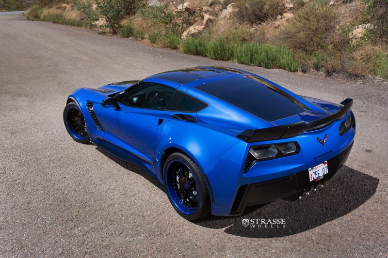 Уникальный Chevrolet Corvette C7 Z06 на дисках Strasse Wheels