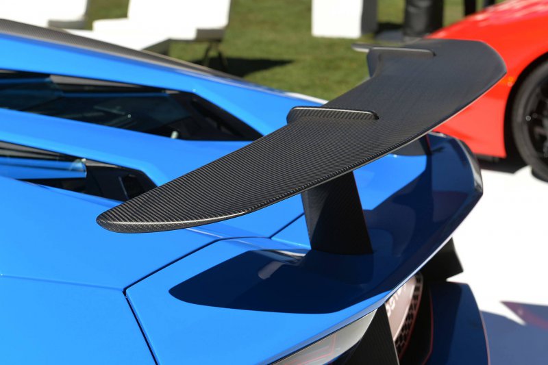 Lamborghini представил «заряженный» Aventador LP750-4 SV Roadster