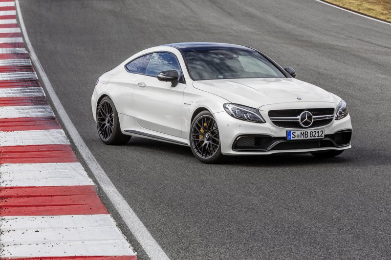 Компания Mercedes-Benz рассекретила «заряженное» купе AMG C 63