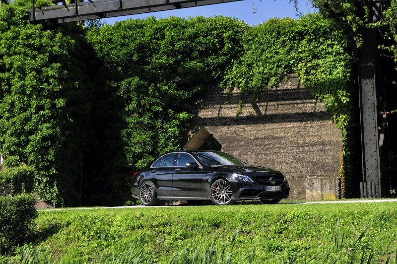 Brabus показал доработанный Mercedes-AMG C63 S