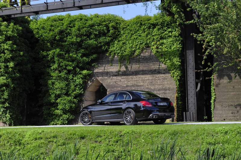 Brabus показал доработанный Mercedes-AMG C63 S