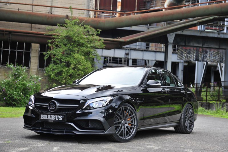 Brabus показал доработанный Mercedes-AMG C63 S