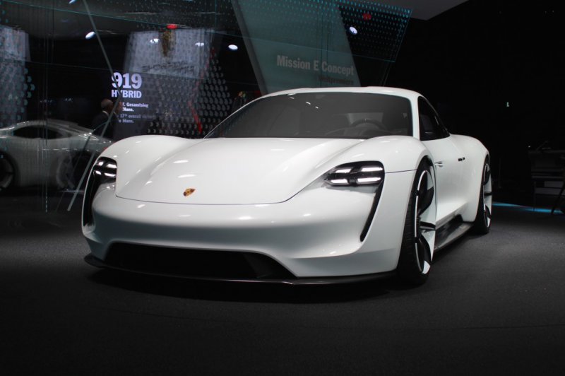 Франкфурт 2015: Porsche показал концепт Mission E