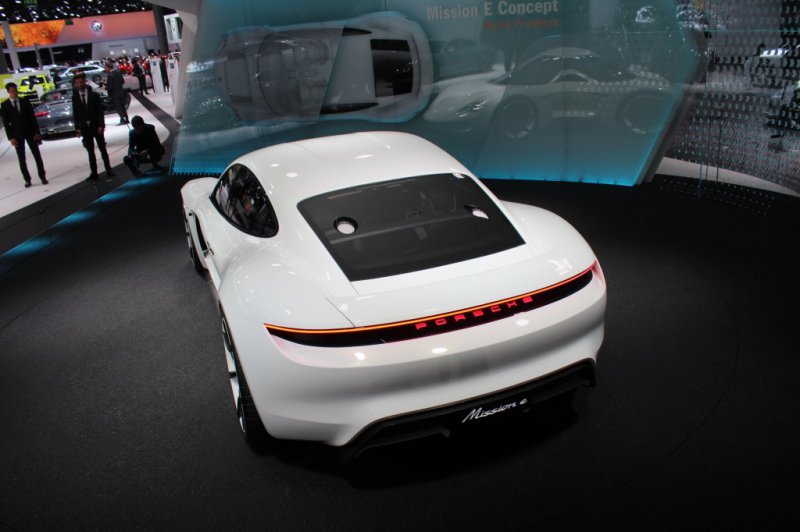 Франкфурт 2015: Porsche показал концепт Mission E