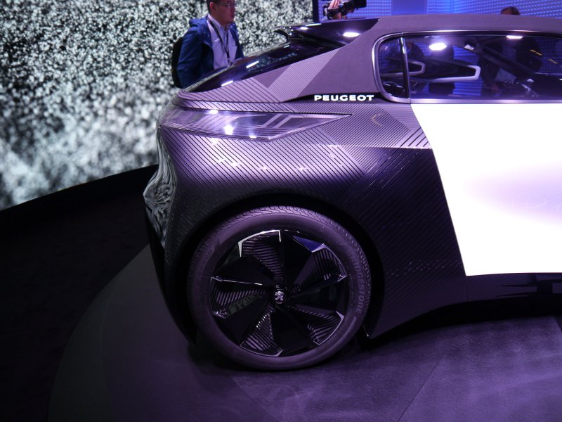 Франкфурт 2015: Peugeot представил концепт-кар Fractal