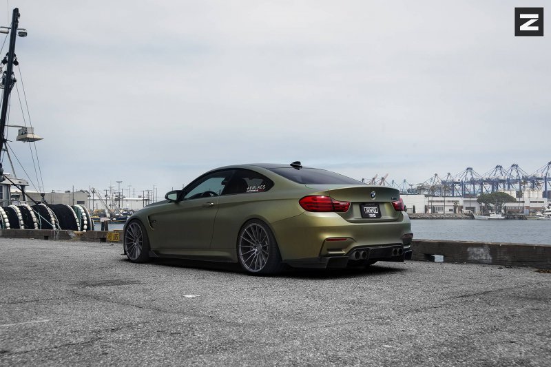 Золотой BMW M4 в исполнении Zito Wheels