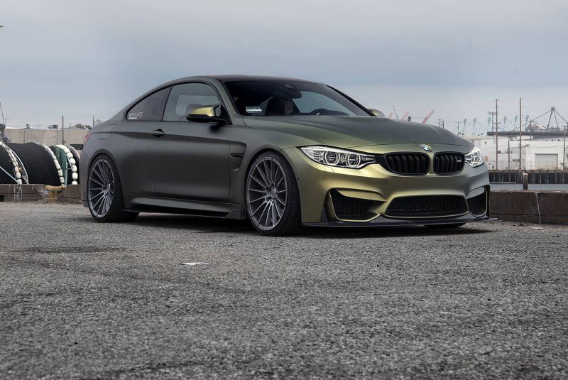 Золотой BMW M4 в исполнении Zito Wheels