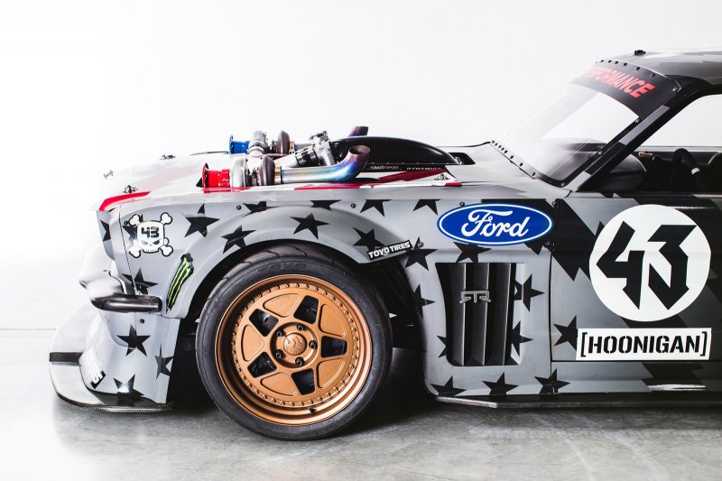 У Кена Блока теперь новый 1400-сильный Ford Mustang Hoonicorn