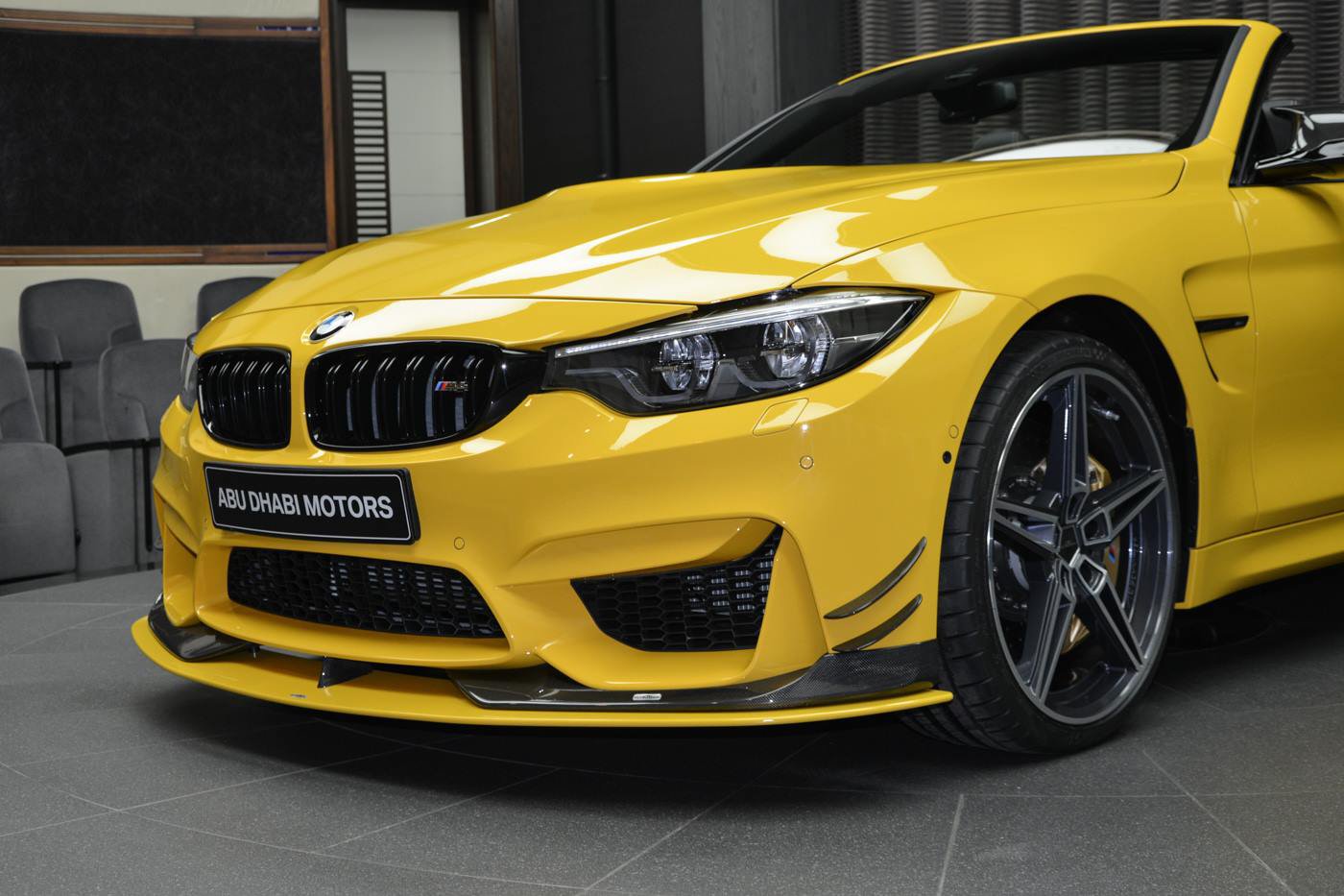 BMW m4 2018 желтая