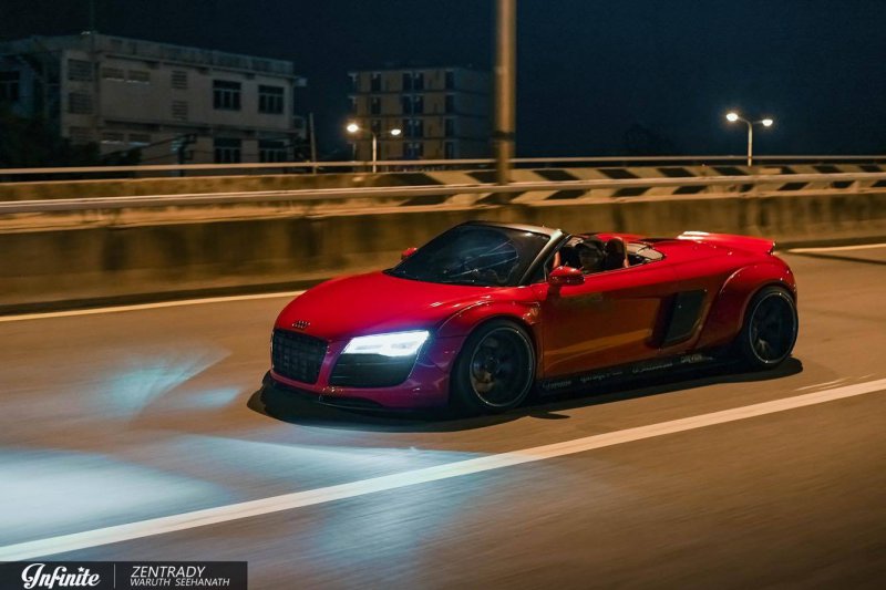 Audi R8 Spyder в обвесе от Liberty Walk