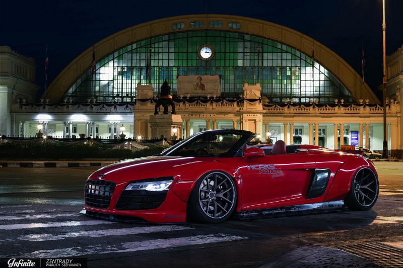 Audi R8 Spyder в обвесе от Liberty Walk