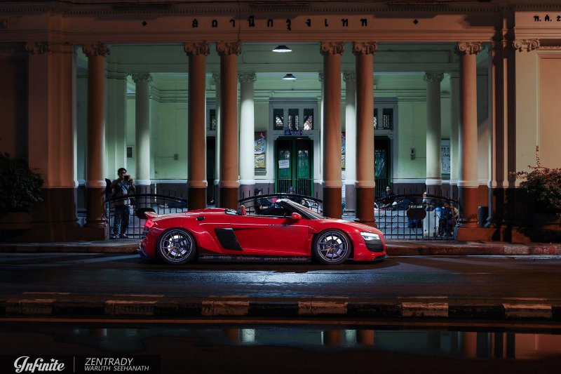 Audi R8 Spyder в обвесе от Liberty Walk