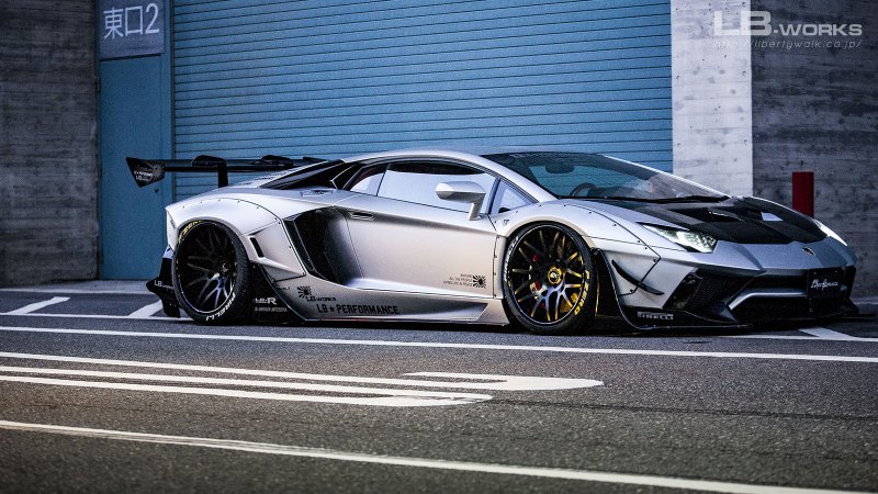 Lamborghini Aventador в обвесе от Liberty Walk