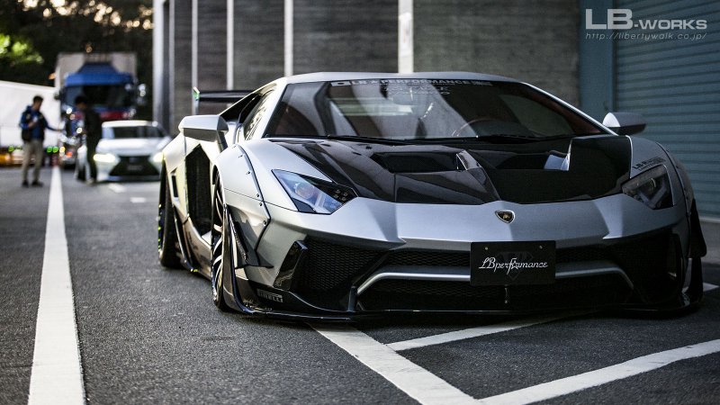 Lamborghini Aventador в обвесе от Liberty Walk