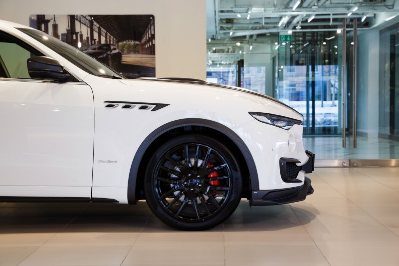 Карбоновый комплект Maserati Levante Shtorm от LARTE Design