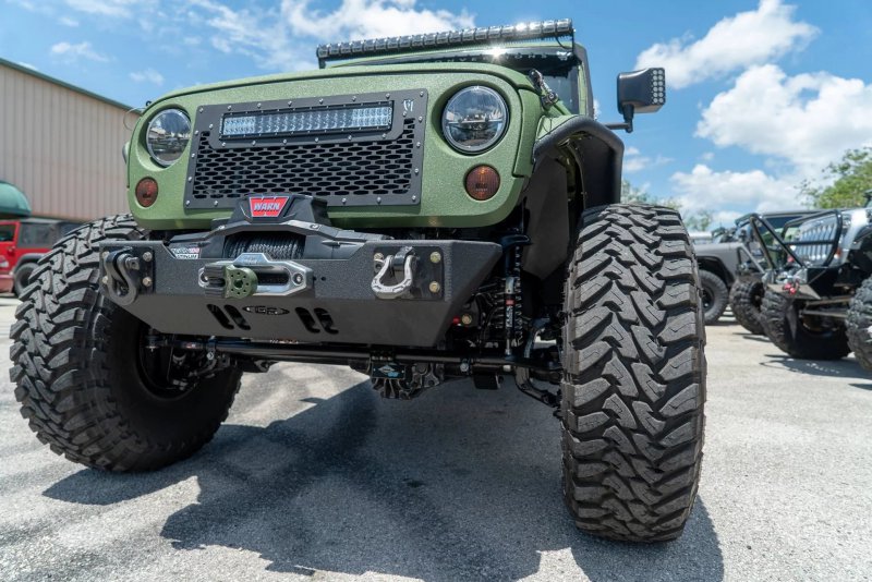 Jeep Wrangler JK 6x6 в исполнении Bruiser Conversions