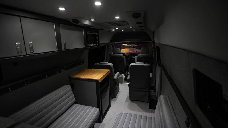 Lexani сделали из Mercedes-Benz Sprinter люксовый внедорожный кемпер