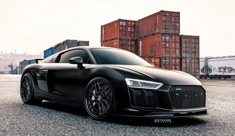 Audi R8 V10 Plus с кастомным обвесом на дисках Strasse Wheels