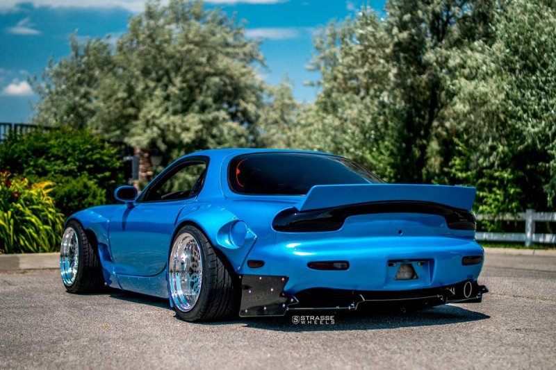 Mazda RX-7 FD на дисках Strasse Wheels