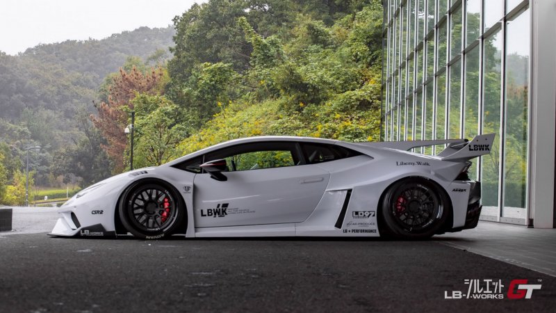 Обвес для Lamborghini Huracan от Liberty Walk