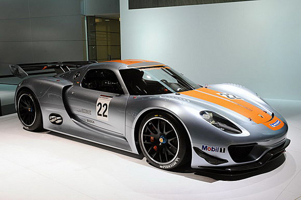 Porsche тестирует свою новинку 918 RSR