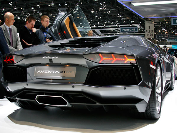 Lamborghini Aventador - новый преемник Murcielago