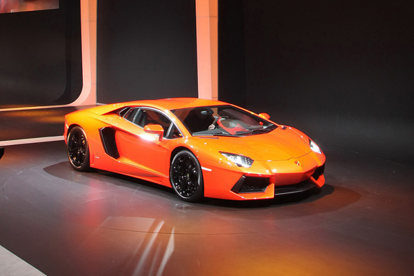 Lamborghini Aventador - новый преемник Murcielago