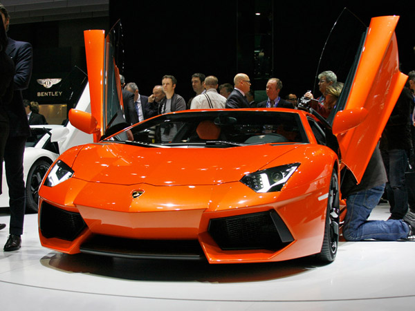 Lamborghini Aventador - новый преемник Murcielago