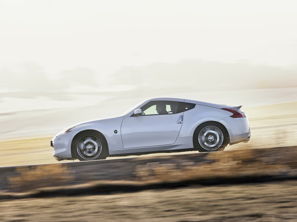 Nissan представил обновленную модель 370Z