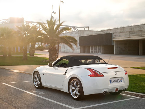 Nissan представил обновленную модель 370Z