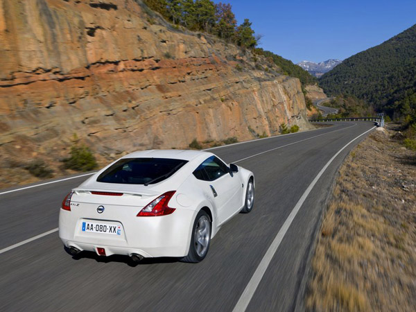 Nissan представил обновленную модель 370Z