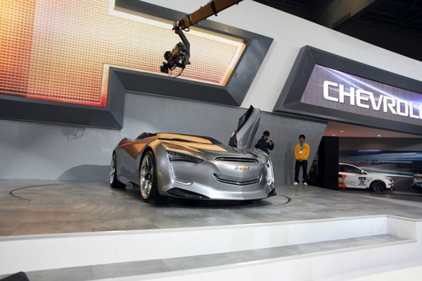 Mi-ray Roadster - гибридный спорткар от Chevrolet