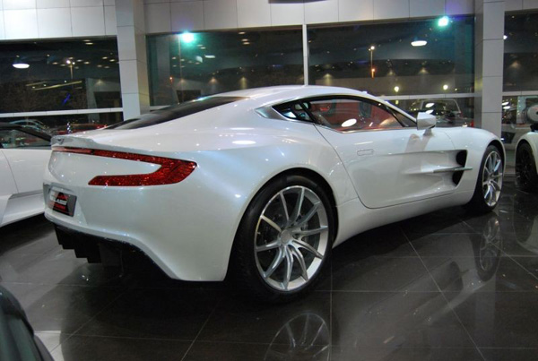 Дубайский Aston Martin One-77