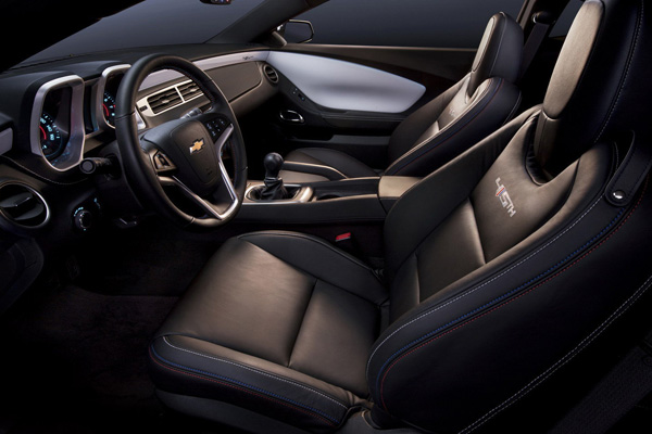 Chevrolet празднует 45-летие модели Camaro Chevrolet празднует 45-летие модели Camaro