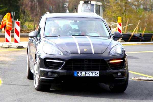 Porsche Cayenne Turbo S подкараулили во время теста