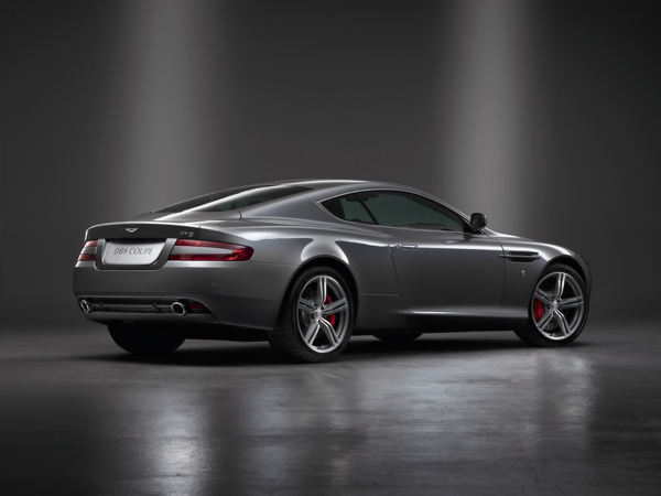 Aston Martin DB9 - самый любимый спорткар Англии