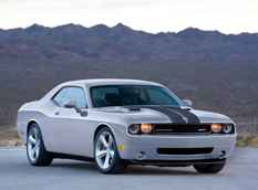 Стоковый Dodge Challenger SRT8 в гонке One Lap