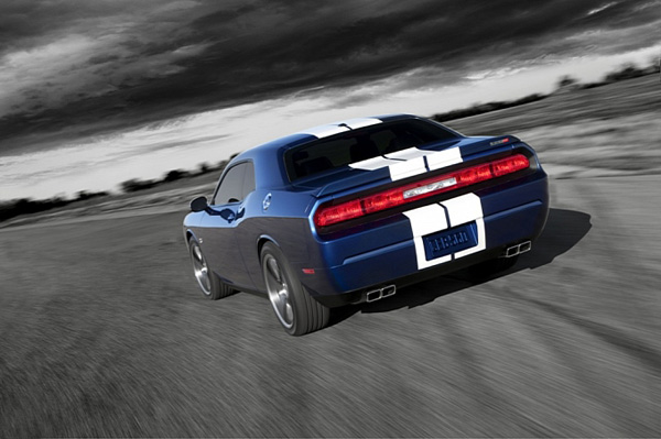 Стоковый Dodge Challenger SRT8 в гонке One Lap 