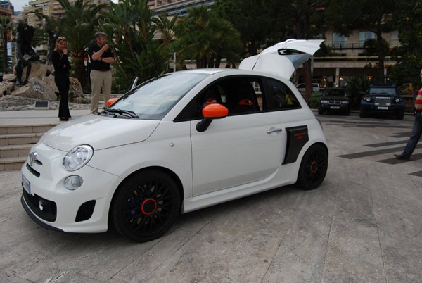 Abarth 500 "Motore Centrale R230" от ателье Aznom 