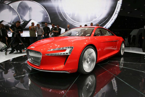 Серийный Audi R8 e-tron появится в 2012 году