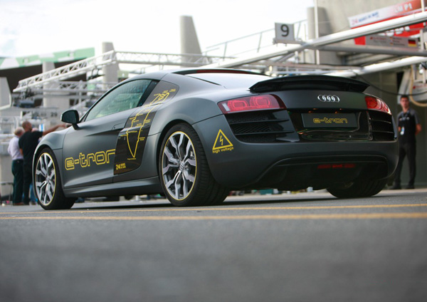 Серийный Audi R8 e-tron появится в 2012 году