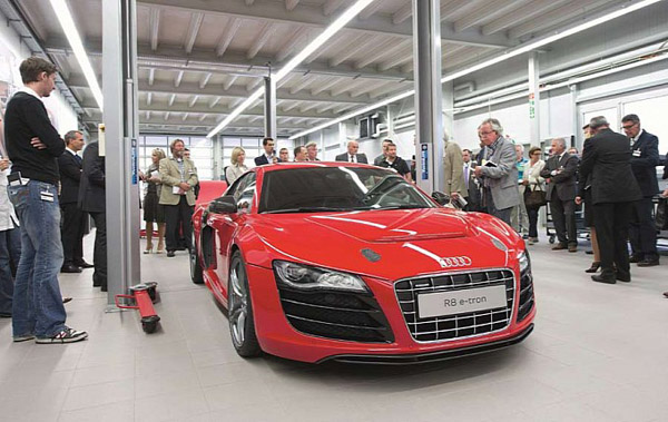 Серийный Audi R8 e-tron появится в 2012 году