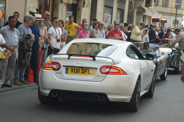 Эксклюзивный Jaguar XKR-S в белом цвете