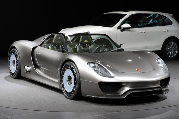 Porsche 918 Spyder нашел своих владельцев