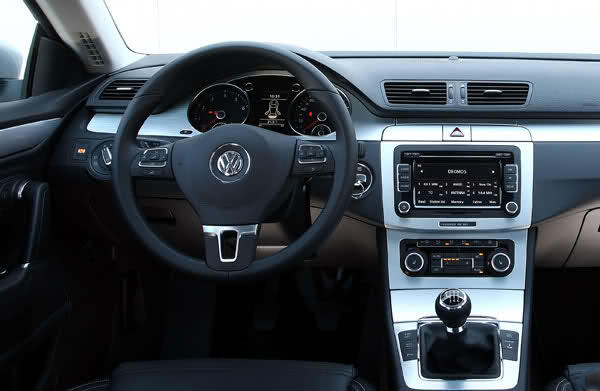 VW Passat CC - самый безопасный автомобиль