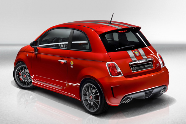 Abarth 695 Tributo Ferrari приехал в Goodwood 