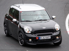 MINI Countryman JCW испытывают в Нюрбургринге