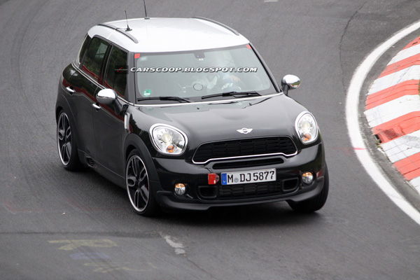 MINI Countryman JCW испытывают в Нюрбургринге