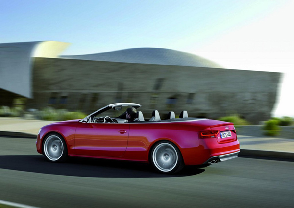 Audi представил обновленные модели A5 и S5 2012  