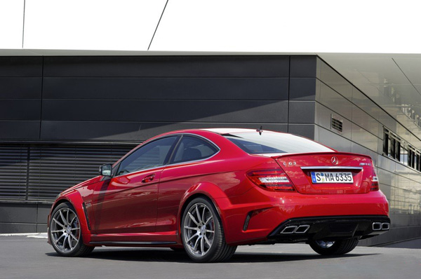 Mercedes-Benz показал C63 AMG Coupe Black Series